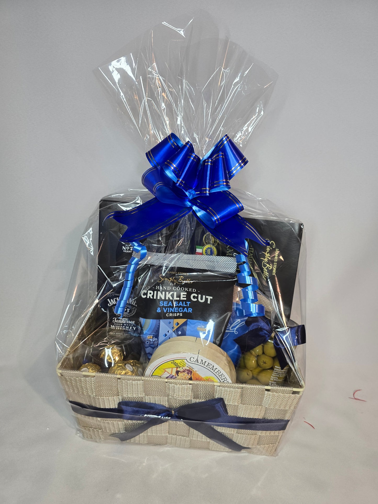 The Ultimate Men's Hamper – A Perfect Gift for Him!